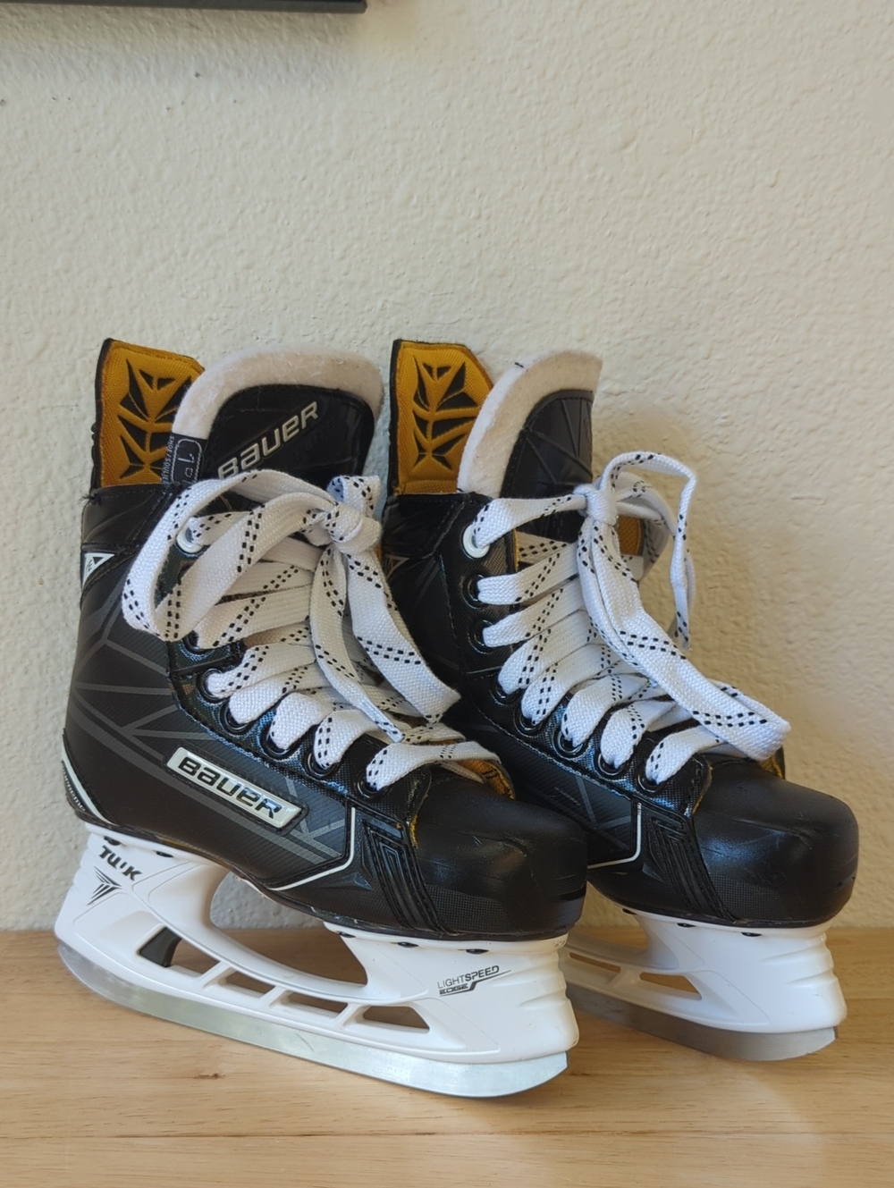 Bauer Supreme Elite Hockey Skates, Youth Size 2